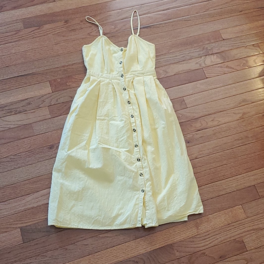 Lulu's yellow midi dress